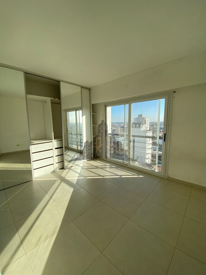 ALQUILER - DUPLEX TRES AMBIENES - CASEROS CENTRO -