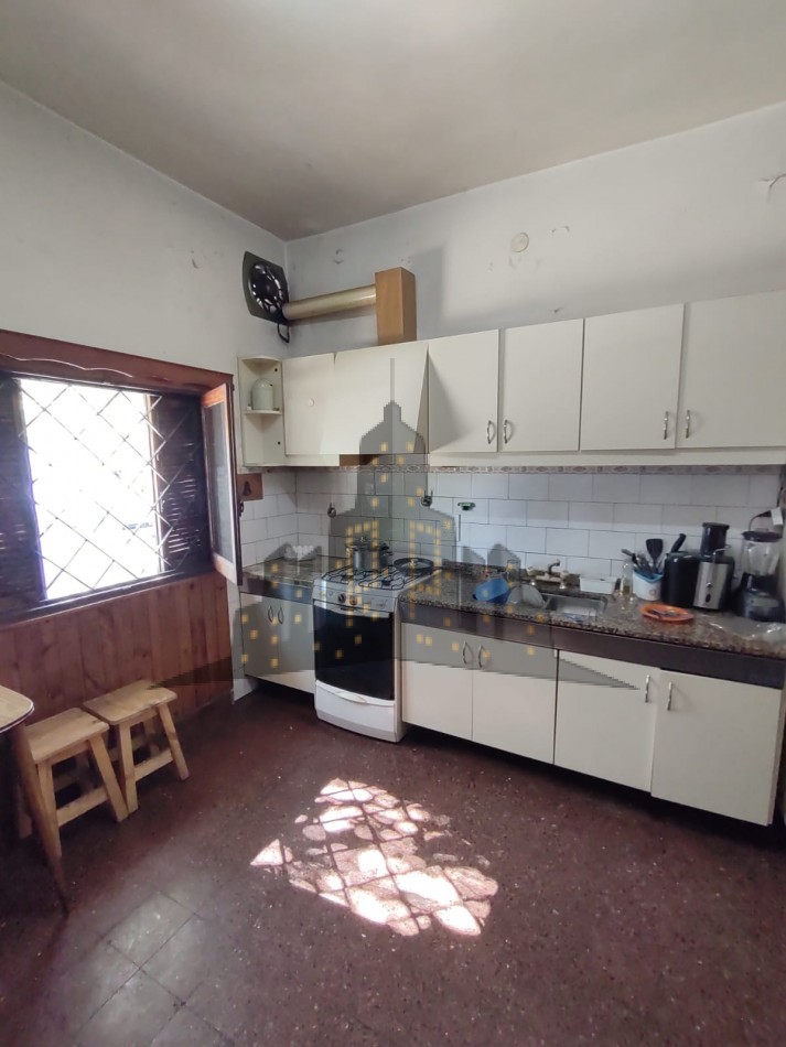 VENTA - CASA - LOTE PROPIO - CASEROS - 4 CUATRO AMBIENTES - TERRAZA PROPIA - PARRILLA - OPORTUNIDAD.