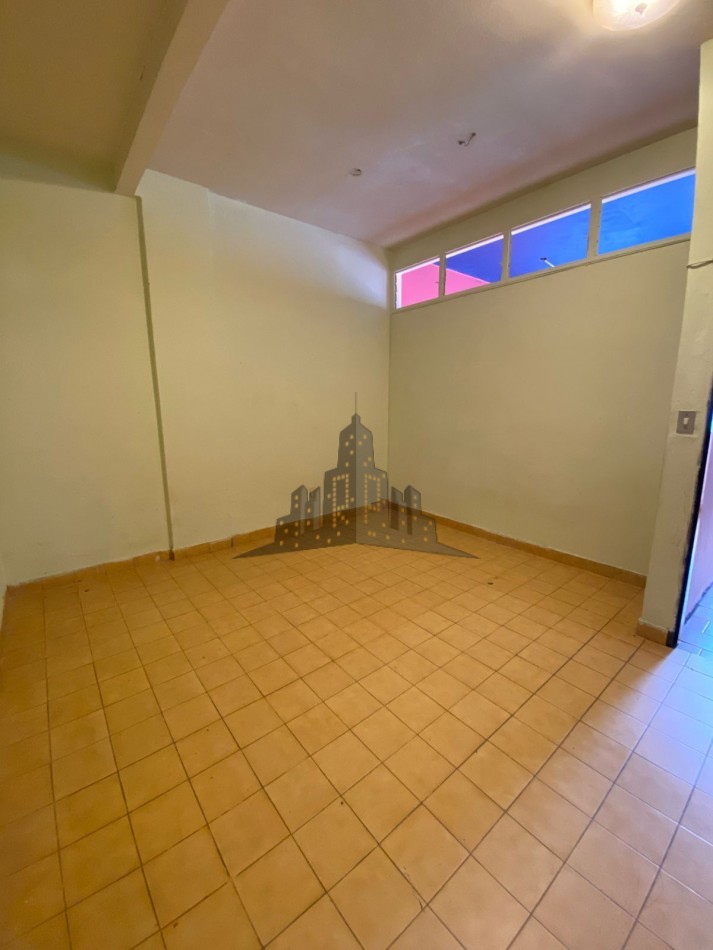 ALQUILER - CASEROS NORTE - CASA PH 3 AMBIENTES - PATIO - NO POSEE EXPENSAS