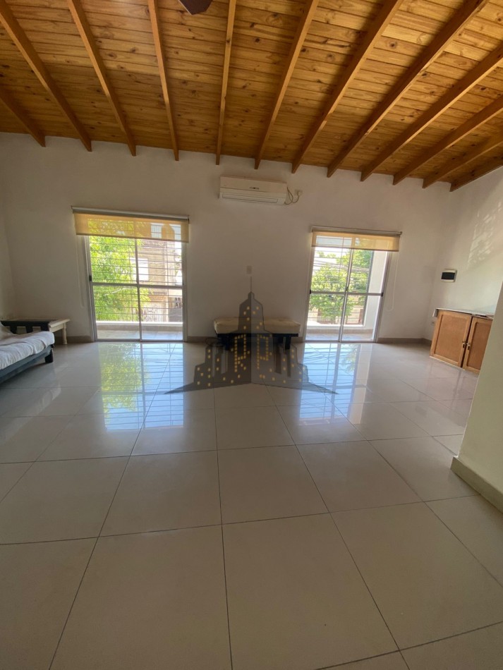 ALQUILER - CASEROS - MONOAMBIENTE EN PRIMER PISO POR ESCALERA - SIN EXPENSAS - 