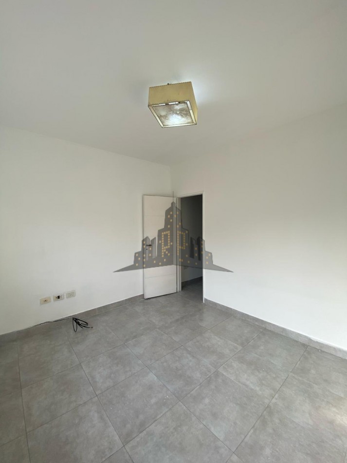 ALQUILER - DOS AMBIENTES - CASEROS CENTRO -