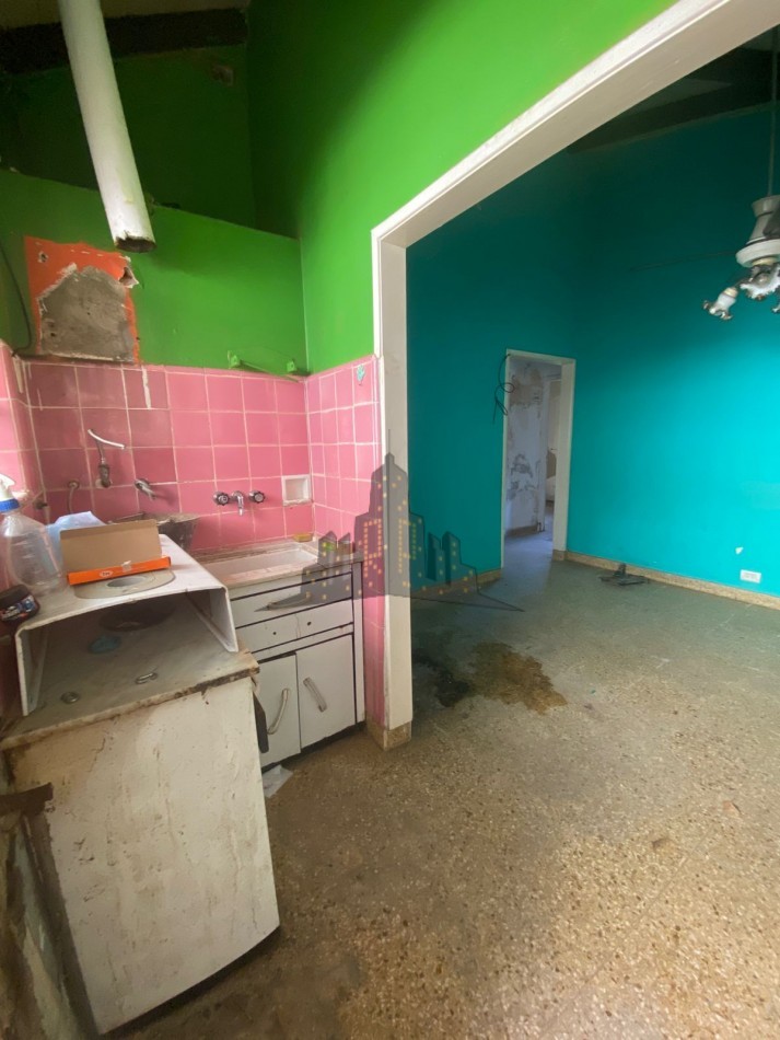 VENTA - CASA 4 AMBIENTES - LOTE PROPIO - A REFACCIONAR - CASEROS NORTE