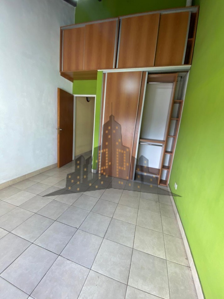 ALQUILER - DOS AMBIENTES CON ENTRE PISO - CASEROS - BAJAS EXPENSAS