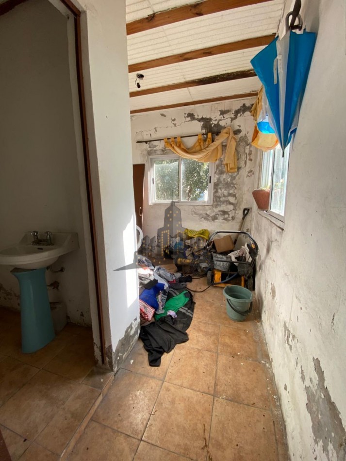 VENTA - IMPORTANTE LOTE - CASA 4 AMBIENTES - IDEAL INVERSION -