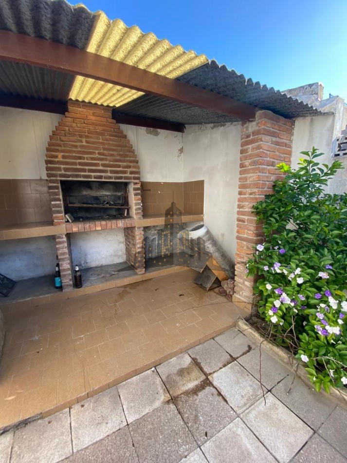  VENTA - CASA 4 AMBIENTES - APTA CREDITO - CASEROS - PH 