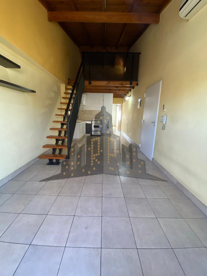ALQUILER - DOS AMBIENTES CON ENTRE PISO - CASEROS - BAJAS EXPENSAS
