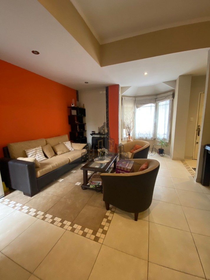 VENTA - CASA SOBRE LOTE PROPIO EN CASEROS | UBICACION ESTRATEGICA + GRAN POTENCIAL - 