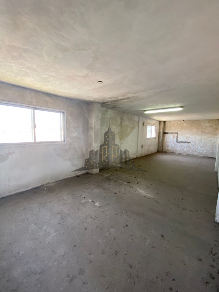 ALQUILER - GALPON INDUSTRIAL/LOGISTICA - SALIDA A DOS CALLES  - CASEROS 