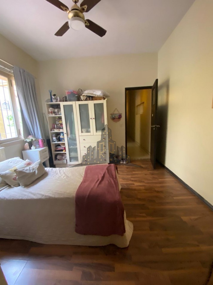 VENTA - CASA SOBRE LOTE PROPIO EN CASEROS | UBICACION ESTRATEGICA + GRAN POTENCIAL - 