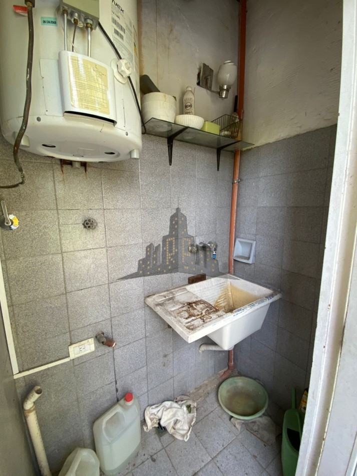 VENTA - CASA CHALET 4 AMBIENTES - CON JARDIN Y PILETA - CIUDADELA