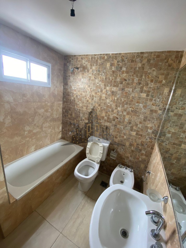 ALQUILER - MONONAMBIENTE CON BALCON - CASEROS -