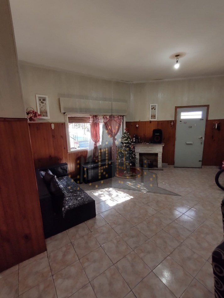 VENTA - CASA - LOTE PROPIO - CASEROS - 4 CUATRO AMBIENTES - TERRAZA PROPIA - PARRILLA - OPORTUNIDAD.