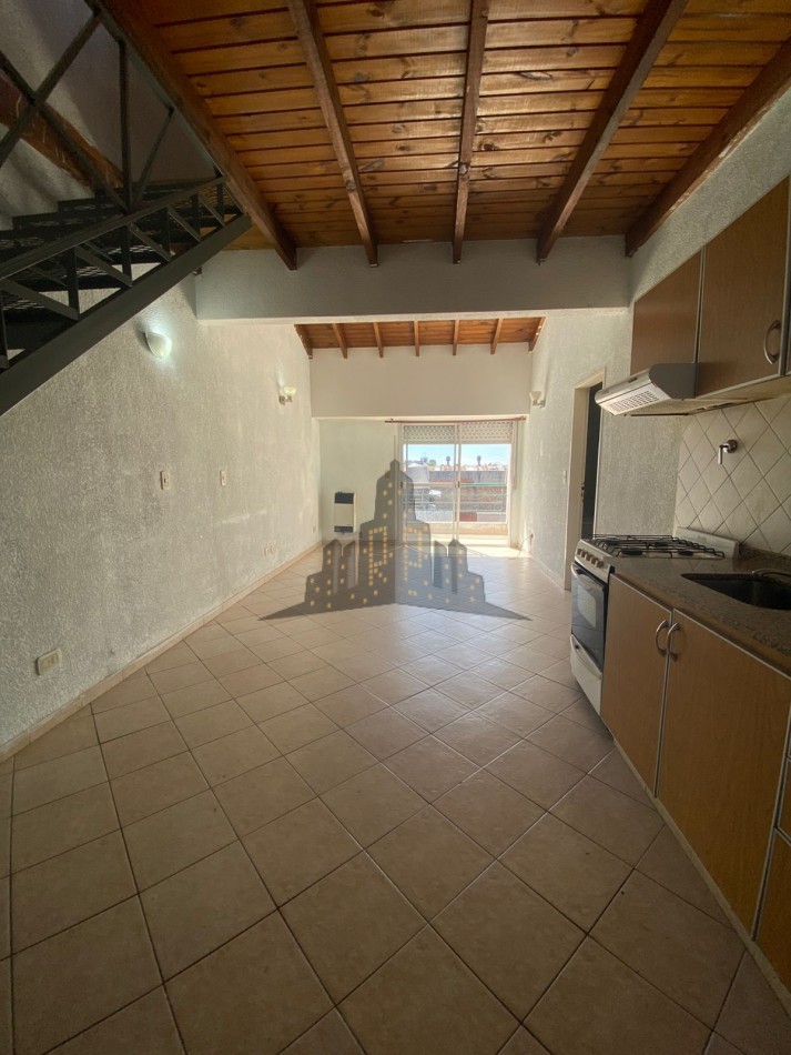 ALQUILER - DOS AMBIENTES CON BALCON - CASEROS - SEGUNDO PISO POR ESCALERA -