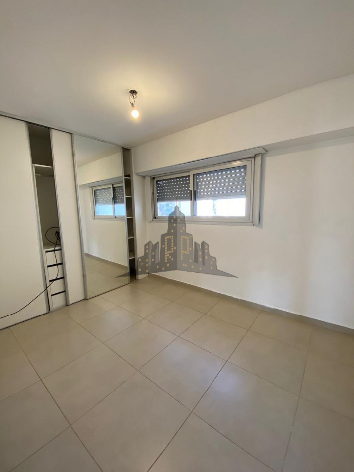 ALQUILER - DEPARTAMENTO TRES AMBIENTES - CASEROS CENTRO - 