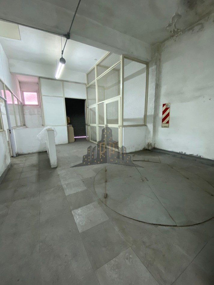 ALQUILER - GALPON INDUSTRIAL/LOGISTICA - SALIDA A DOS CALLES  - CASEROS 