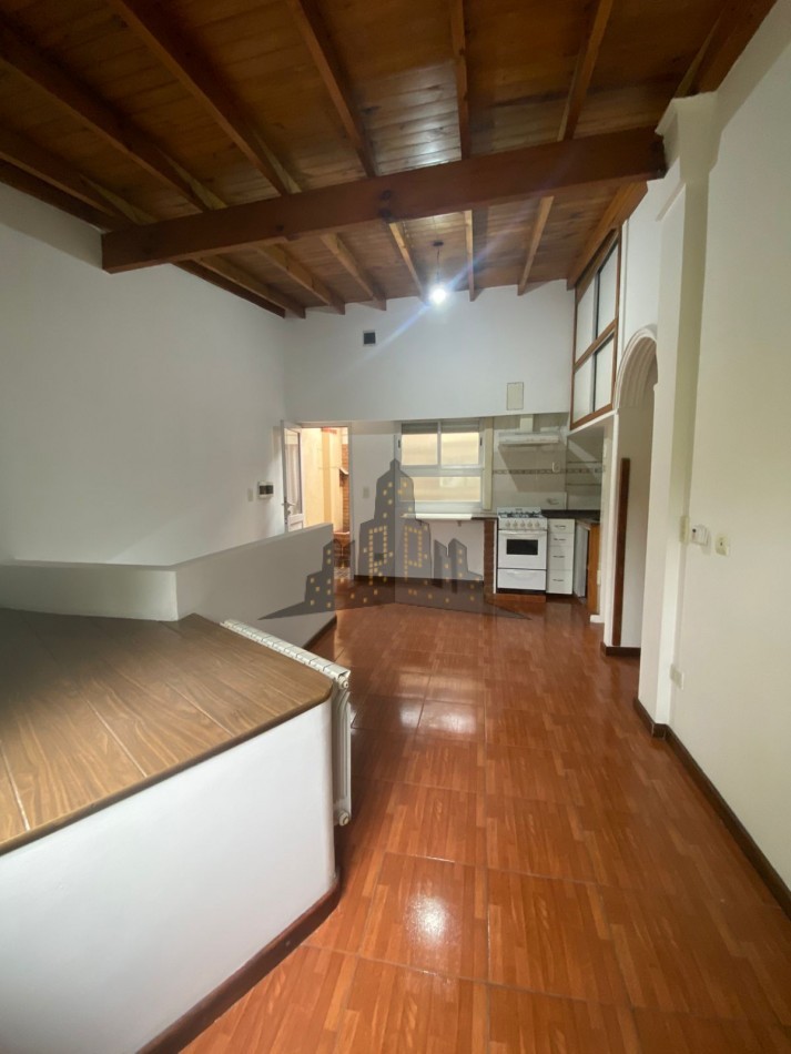 ALQUILER - DEPTO PRIMER PISO POR ESCALERA - TRES AMBIENTES - SIN EXPENSAS - V.BOSCH