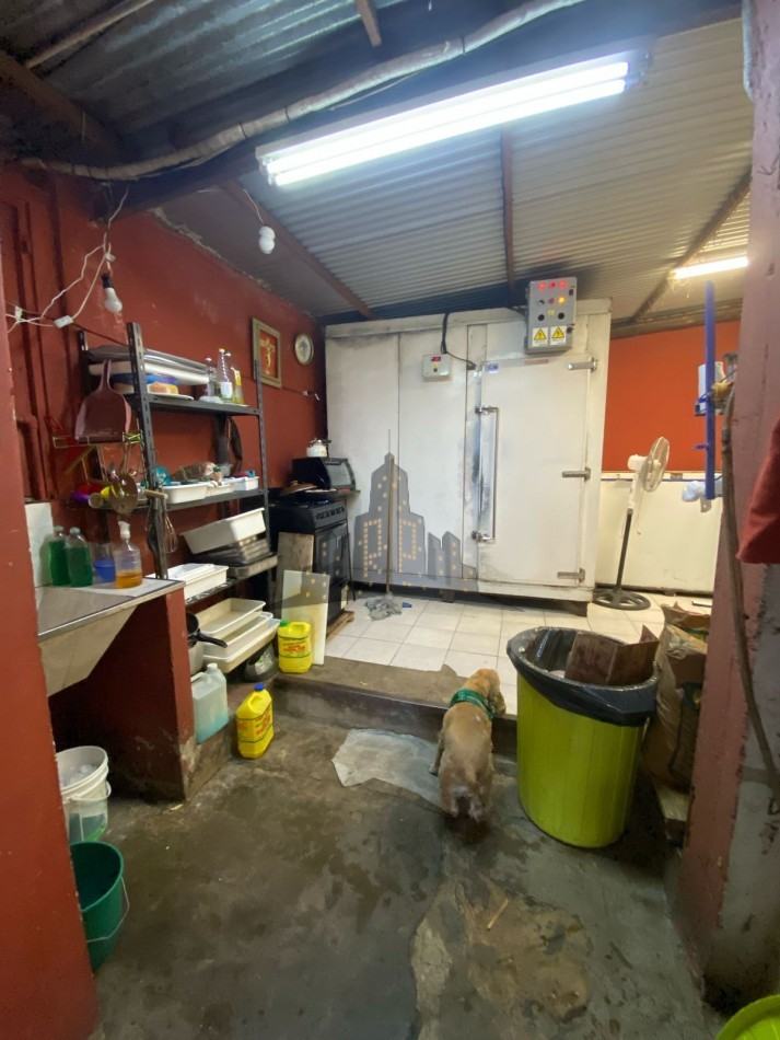 VENTA EN BLOCK - LOCAL COMERCIAL + LOTE EN ESQUINA - CASEROS CENTRO - INVERSION