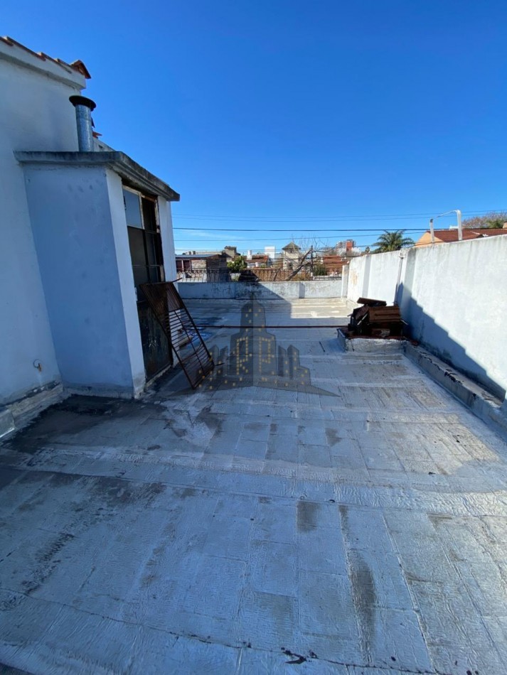 VENTA - IMPORTANTE LOTE - CASA 4 AMBIENTES - IDEAL INVERSION -