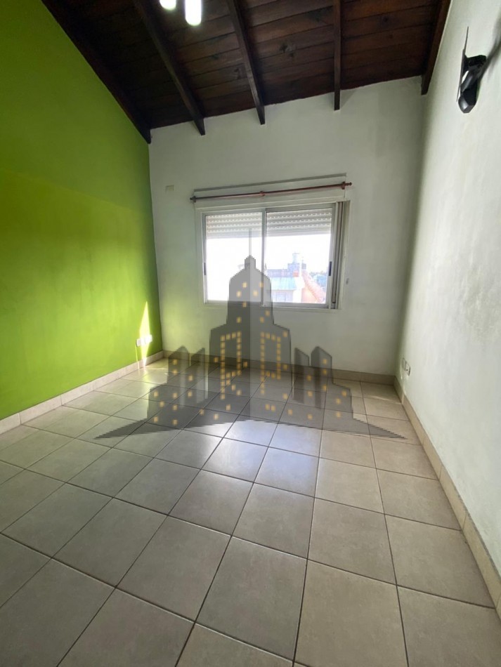 ALQUILER - DOS AMBIENTES CON ENTRE PISO - CASEROS - BAJAS EXPENSAS