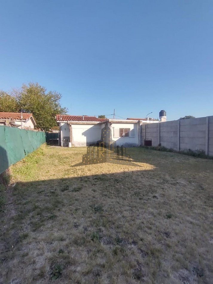  VENTA - CASA TRES AMBIENTES CON FONDO LIBRE - CASEROS 