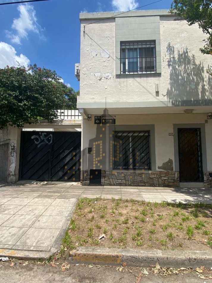  VENTA - CASA CUATRO AMBIENTES - SANTOS LUGARES -  TIPO DUPLEX