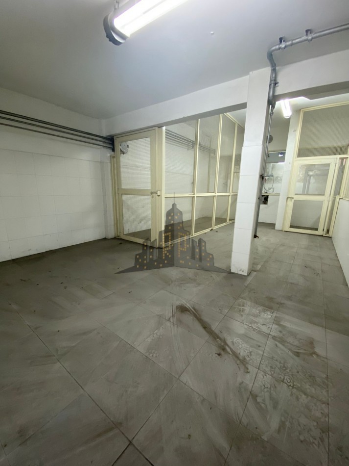 ALQUILER - GALPON INDUSTRIAL/LOGISTICA - SALIDA A DOS CALLES  - CASEROS 