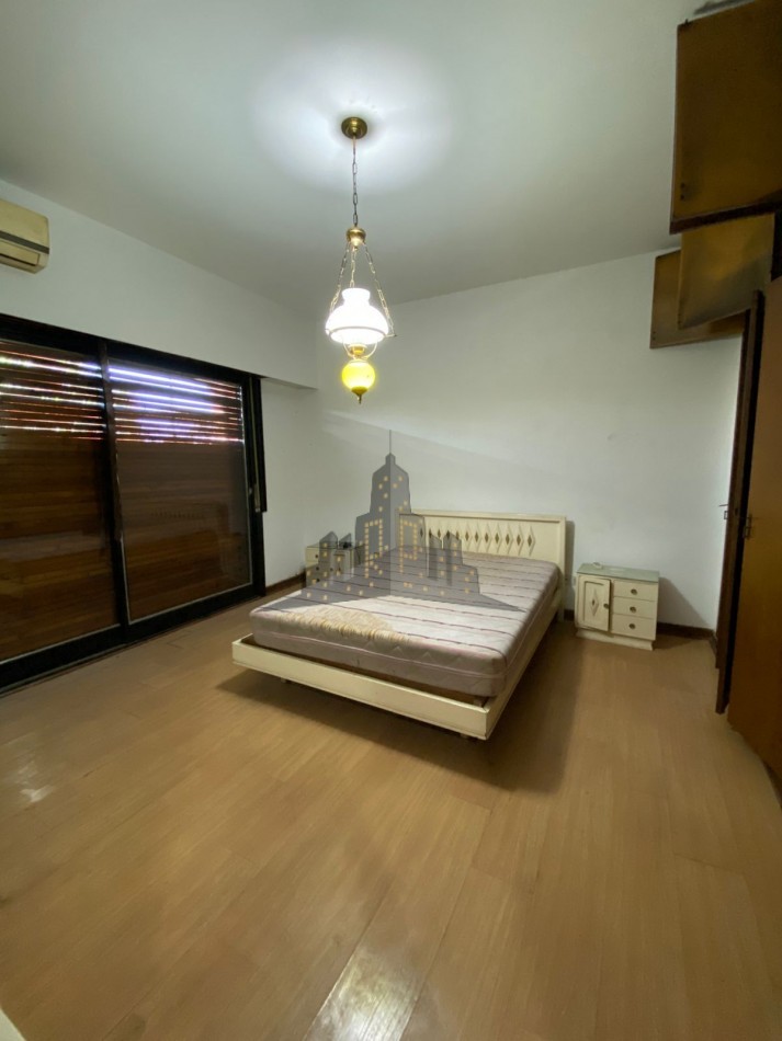 VENTA - CASA CHALET 4 AMBIENTES - CON JARDIN Y PILETA - CIUDADELA