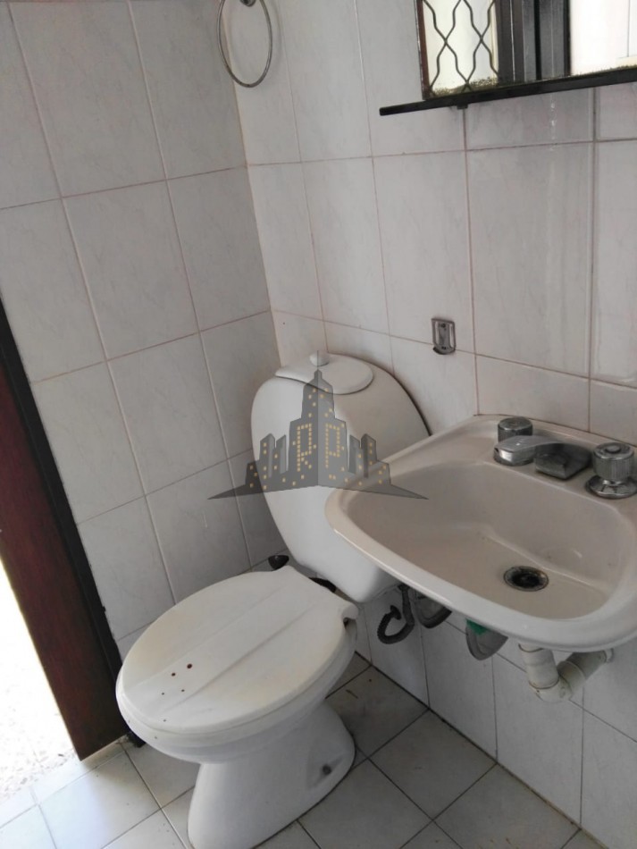 VENTA - GALPON + CASA 3 AMBIENTES PRIMES PISO - EXCELENTE PROPIEDAD  - CASEROS 