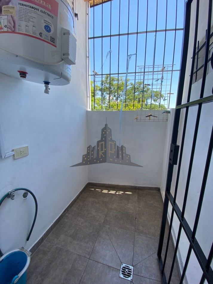 ALQUILER - MONOAMBIENTE EN PRIMER PISO POR ESCALERA - SIN EXPENSAS - CASEROS 