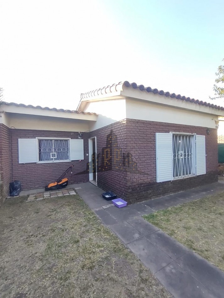  VENTA - CASA TRES AMBIENTES CON FONDO LIBRE - CASEROS 