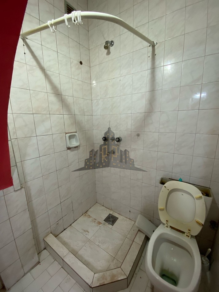 ALQUILER - CASEROS NORTE - CASA PH 3 AMBIENTES - PATIO - NO POSEE EXPENSAS