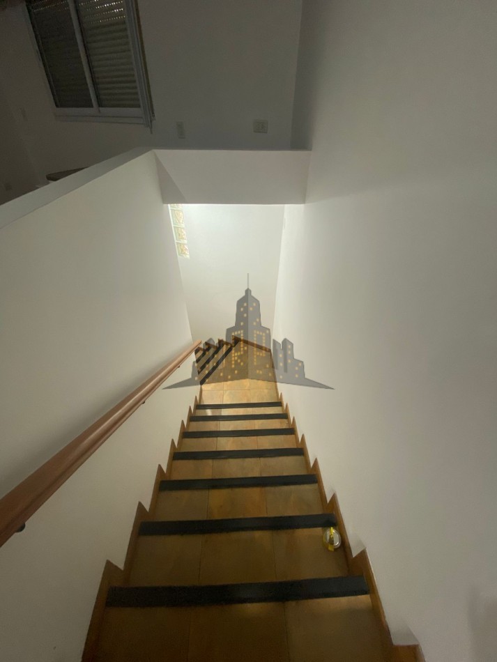 ALQUILER - DEPTO PRIMER PISO POR ESCALERA - TRES AMBIENTES - SIN EXPENSAS - V.BOSCH