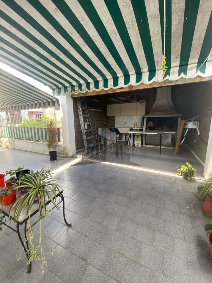  VENTA - PH 3 AMBIENTES TIPO CASA CON COCHERA Y PATIO - APTO CREDITO - CASEROS -  EXCELENTE OPORTUNIDAD