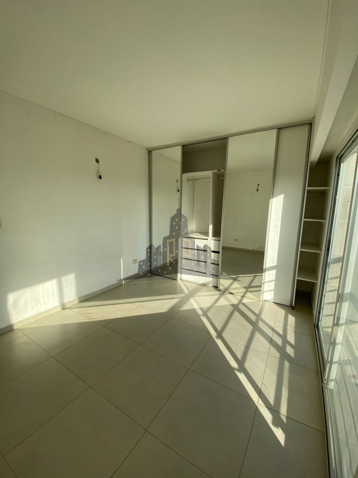 ALQUILER - DUPLEX TRES AMBIENES - CASEROS CENTRO -