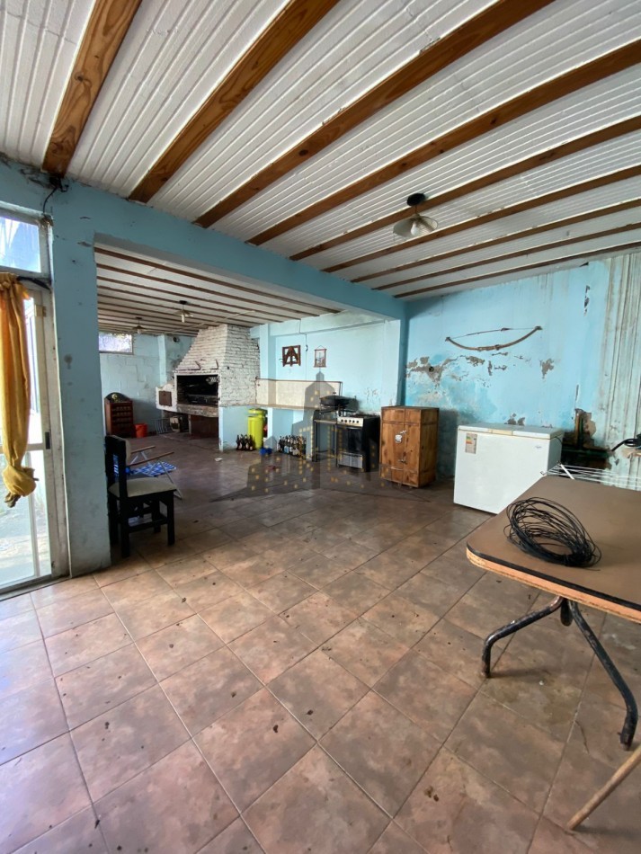 VENTA - IMPORTANTE LOTE - CASA 4 AMBIENTES - IDEAL INVERSION -