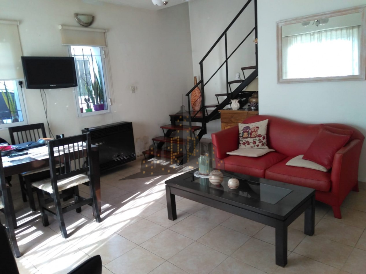  VENTA - CASA CUATRO AMBIENTES - SANTOS LUGARES -  TIPO DUPLEX