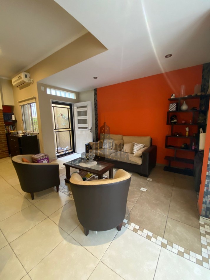 VENTA - CASA SOBRE LOTE PROPIO EN CASEROS | UBICACION ESTRATEGICA + GRAN POTENCIAL - 