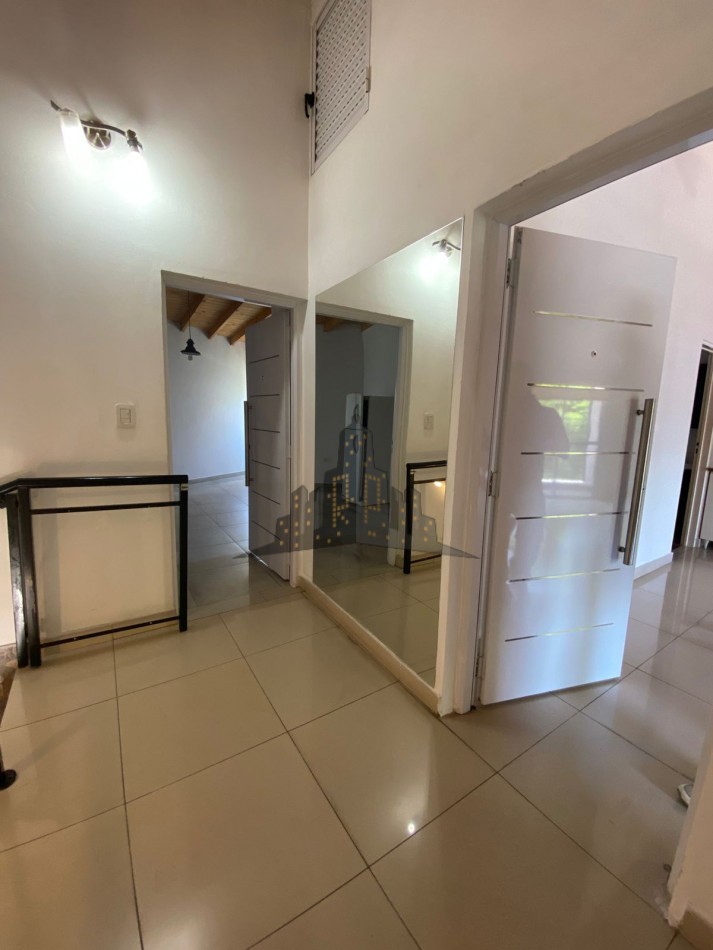 ALQUILER - CASEROS - MONOAMBIENTE EN PRIMER PISO POR ESCALERA - SIN EXPENSAS - 