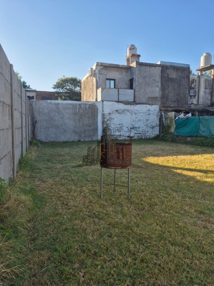  VENTA - CASA TRES AMBIENTES CON FONDO LIBRE - CASEROS 