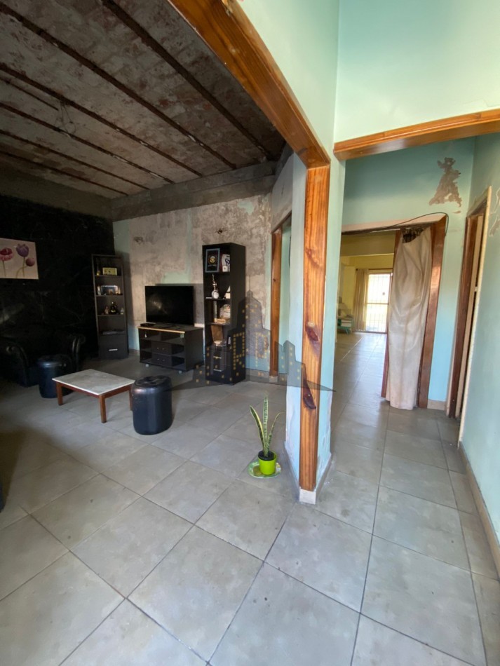 VENTA - IMPORTANTE LOTE - CASA 4 AMBIENTES - IDEAL INVERSION -