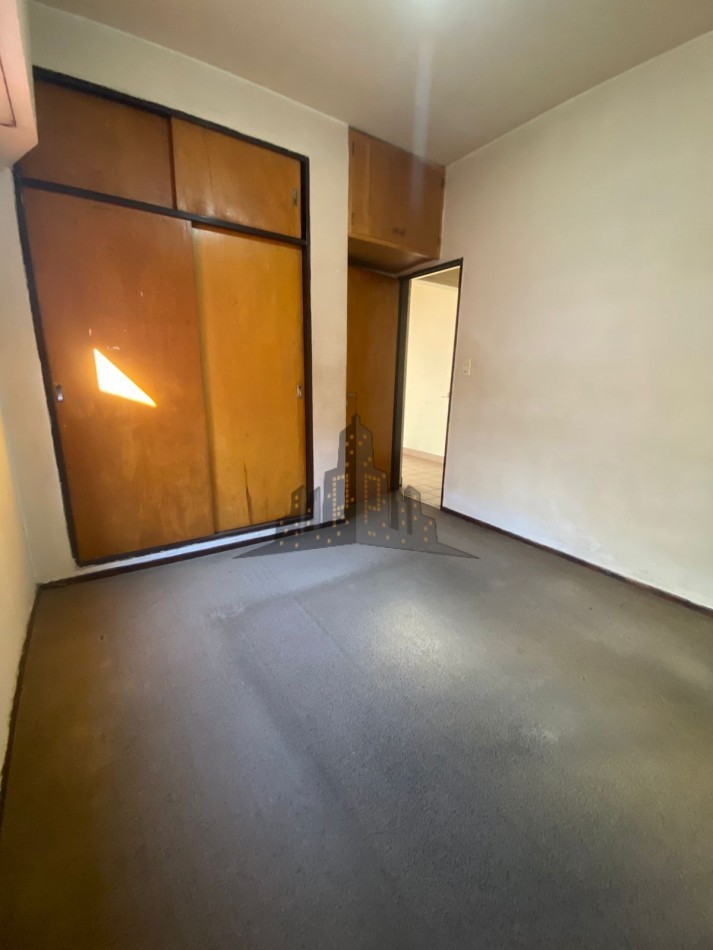 ALQUILER - DEPARTAMENTO DOS AMBIENTES - CON BALCON - CASEROS NORTE - PRIMER PISO POR ESCALERA 