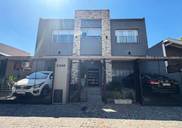 VENTA - CASA 5 AMBIENTES - CON GARAGE DOBLE, PILETA Y PARRILLA - CIUDAD JARDIN