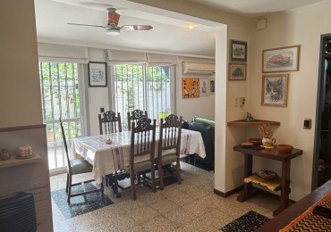 VENTA - CASA DE 3 AMBIENTES CON COCHERA, PATIO Y AMPLIA TERRAZA EN CASEROS NORTE