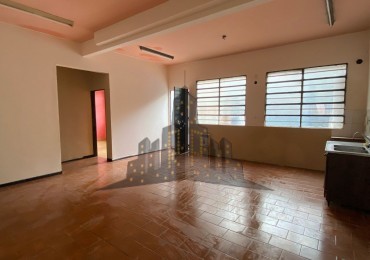 ALQUILER - CASEROS NORTE - CASA PH 3 AMBIENTES - PATIO - NO POSEE EXPENSAS 