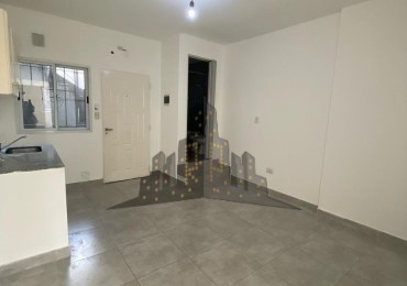 ALQUILER  -  DOS AMBIENTES - CASEROS CENTRO - 