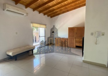 ALQUILER - CASEROS - MONOAMBIENTE EN PRIMER PISO POR ESCALERA - SIN EXPENSAS - 