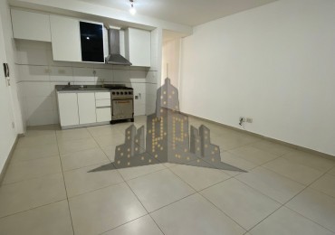 ALQUILER - CASEROS CENTRO - DOS AMBIENTES CON BALCON - 