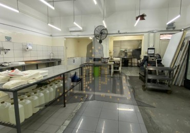 VENTA - GRAN LOCAL COMERCIAL - OPORTUNIDAD - INVERSION - CASEROS