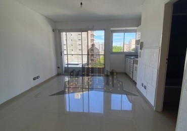 ALQUILER - DEPTO DOS AMBIENTES - APTO PROFESIONAL - CASEROS CENTRO 