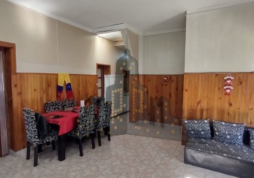 VENTA - CASA - LOTE PROPIO - CASEROS - 4 CUATRO AMBIENTES - TERRAZA PROPIA - PARRILLA - OPORTUNIDAD.